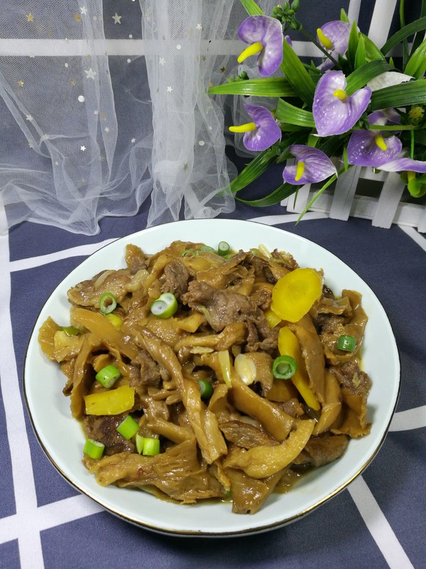 鳳尾菇炒肉的做法-家常味炒菜譜-易網健康養生網 鳳尾菇炒肉的做法-家常味炒菜譜