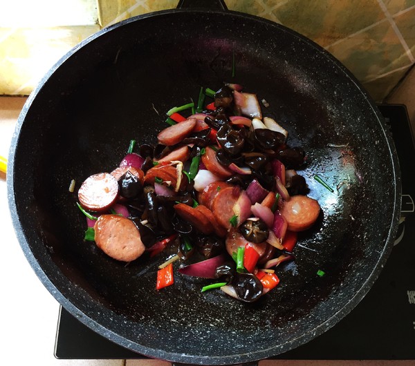 小炒紅腸的做法-家常味炒菜譜