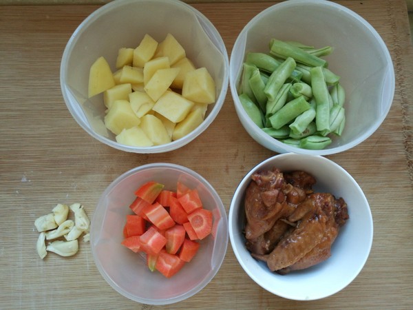 土豆豆角燉雞翅的做法-家常味燉菜譜-易網<a href=http://m.logojc.com/ target=_blank class=infotextkey>健康養(yǎng)生</a>網 土豆豆角燉雞翅的做法-家常味燉菜譜