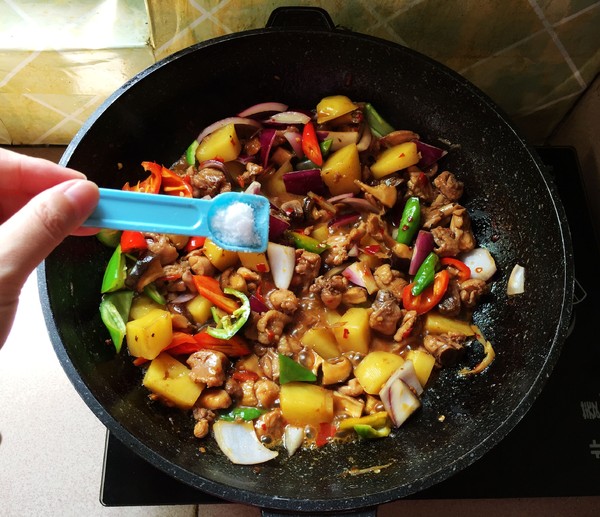 家常大盤雞的做法-香辣味煮菜譜-易網(wǎng)健康養(yǎng)生網(wǎng) 家常大盤雞的做法-香辣味煮菜譜