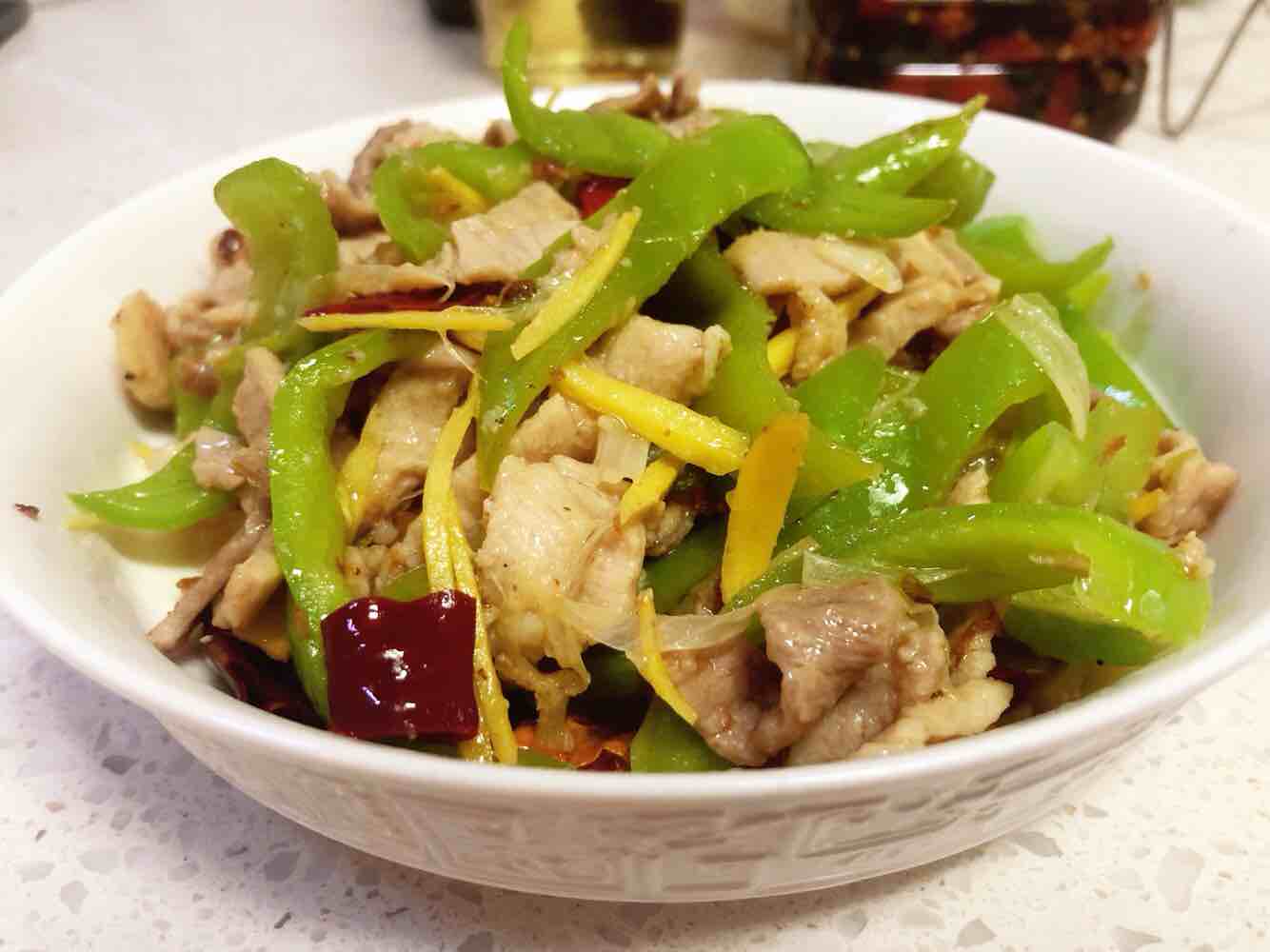 青椒小炒肉的做法-家常味炒菜譜-易網健康養生網 青椒小炒肉的做法-家常味炒菜譜