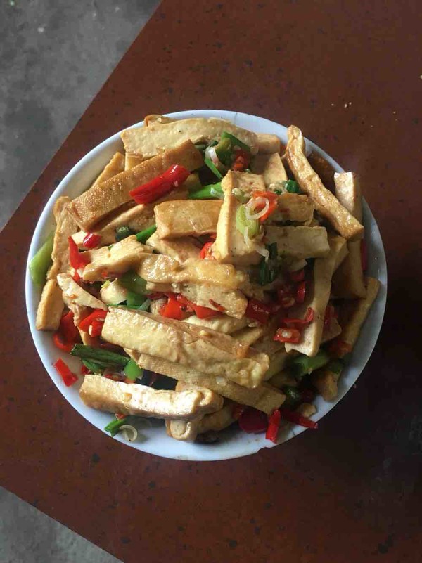 小炒香干的做法-家常味炒菜譜-易網健康養生網 小炒香干的做法-家常味炒菜譜