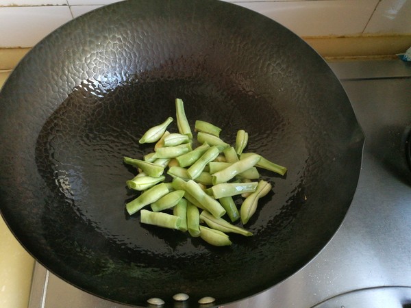 土豆豆角燉雞翅的做法-家常味燉菜譜-易網健康養(yǎng)生網 土豆豆角燉雞翅的做法-家常味燉菜譜