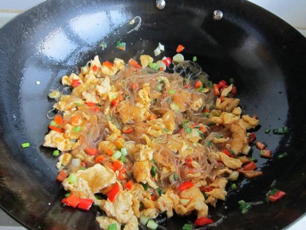 粉絲炒雞蛋的做法-家常味炒菜譜-易網健康養生網 粉絲炒雞蛋的做法-家常味炒菜譜