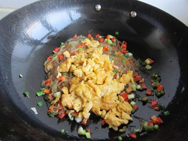 粉絲炒雞蛋的做法-家常味炒菜譜-易網健康養生網 粉絲炒雞蛋的做法-家常味炒菜譜