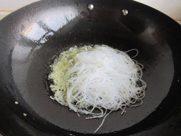 粉絲炒雞蛋的做法-家常味炒菜譜-易網健康養生網 粉絲炒雞蛋的做法-家常味炒菜譜