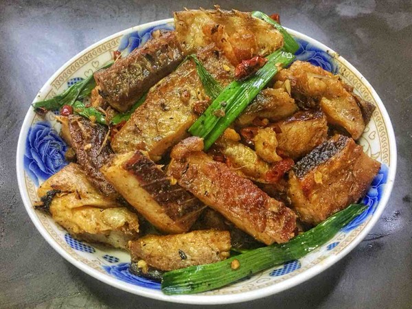 紅燒鱤魚的做法-香辣味燒菜譜-易網健康養生網 紅燒鱤魚的做法-香辣味燒菜譜