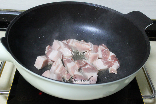 紅燒肉燉土豆的做法-醬香味燒菜譜-易網(wǎng)健康養(yǎng)生網(wǎng) 紅燒肉燉土豆的做法-醬香味燒菜譜