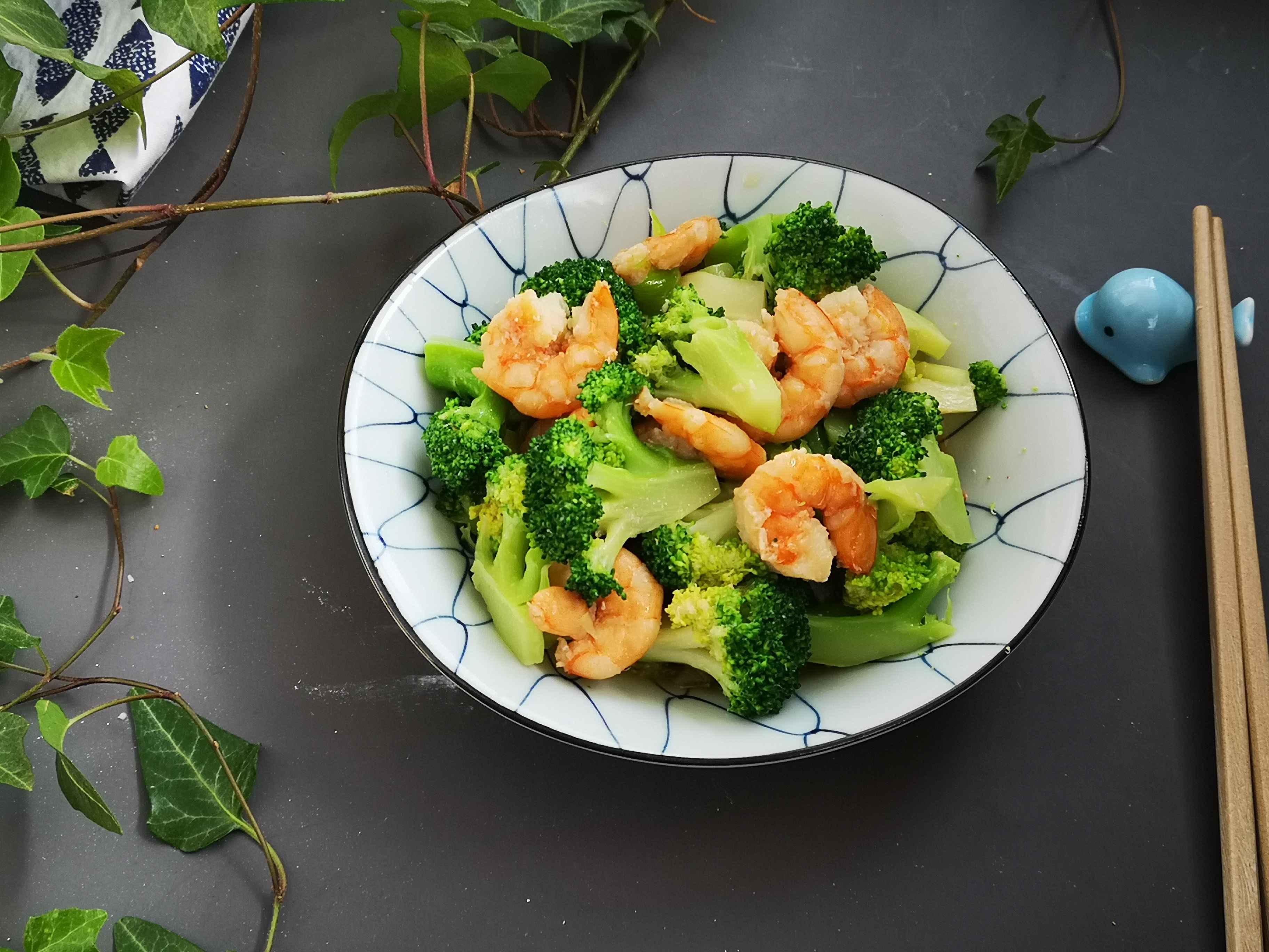 美味不發胖,蝦仁西藍花的做法-咸鮮味炒菜譜-易網健康養生網 美味不發胖,蝦仁西藍花的做法-咸鮮味炒菜譜