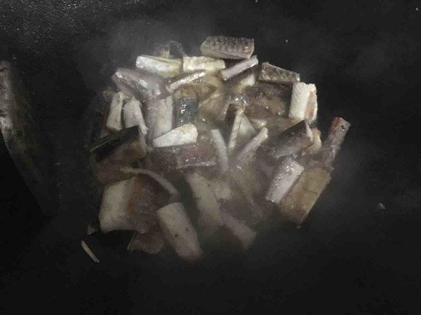 紅燒鱤魚的做法-香辣味燒菜譜-易網健康養生網 紅燒鱤魚的做法-香辣味燒菜譜