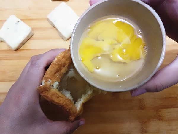 炸荷包蛋的做法-家常味炸菜譜-易網(wǎng)健康養(yǎng)生網(wǎng) 炸荷包蛋的做法-家常味炸菜譜