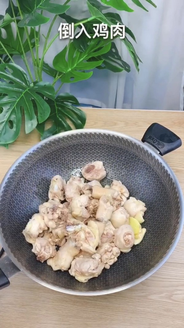 家常燜雞肉的做法-咸鮮味燜菜譜-易網健康養生網 家常燜雞肉的做法-咸鮮味燜菜譜
