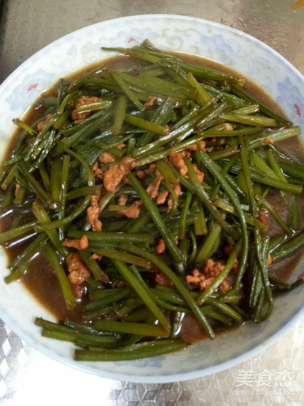 韭菜花炒肉的做法-家常味爆菜譜