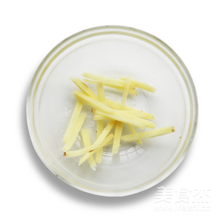 【滋補暖心】黃花菜蟲草花燉雞湯的做法-家常味燉菜譜-易網健康養生網 【滋補暖心】黃花菜蟲草花燉雞湯的做法-家常味燉菜譜