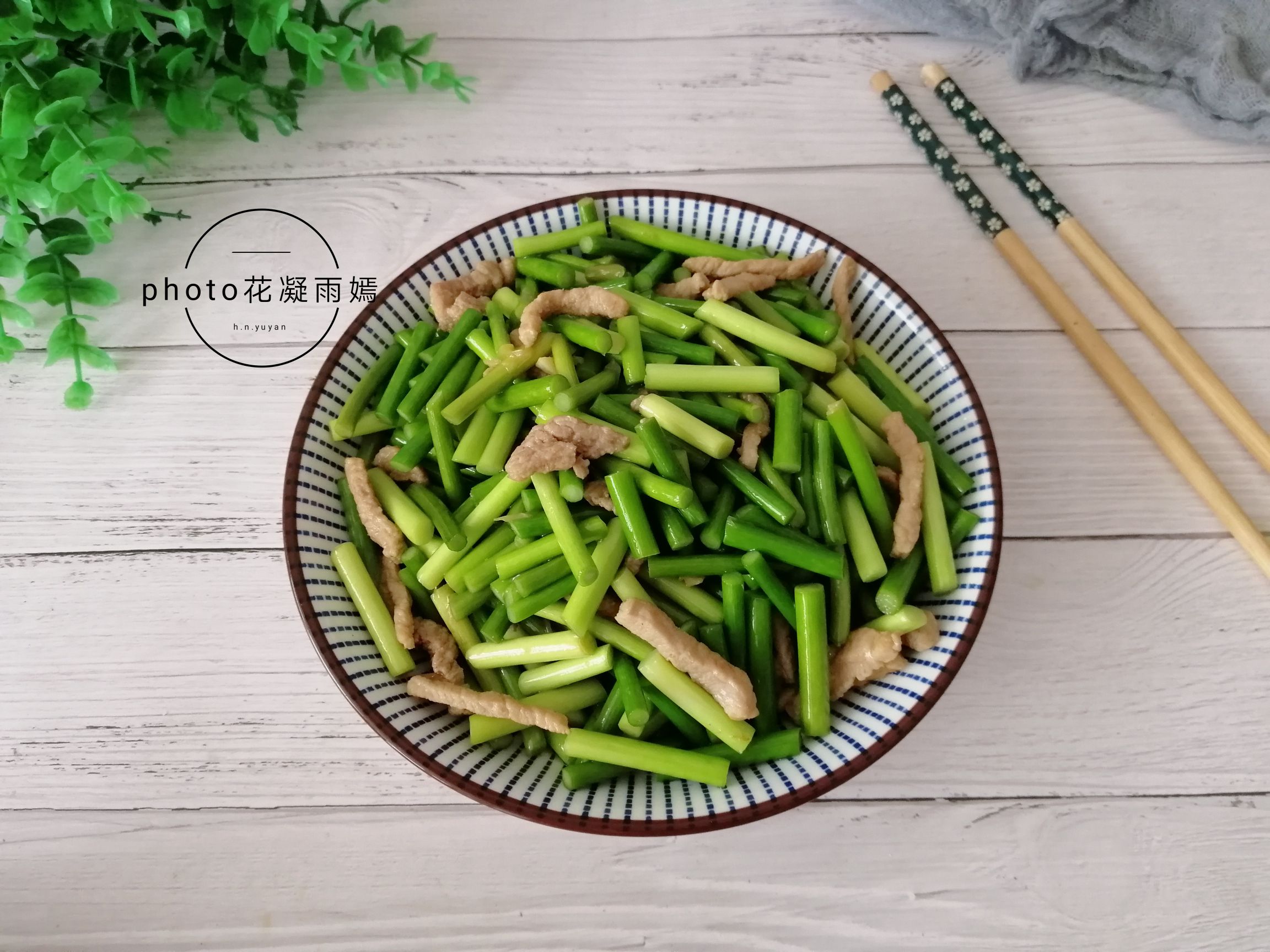 蒜苔炒肉，小朋友來做菜的做法-家常味炒菜譜