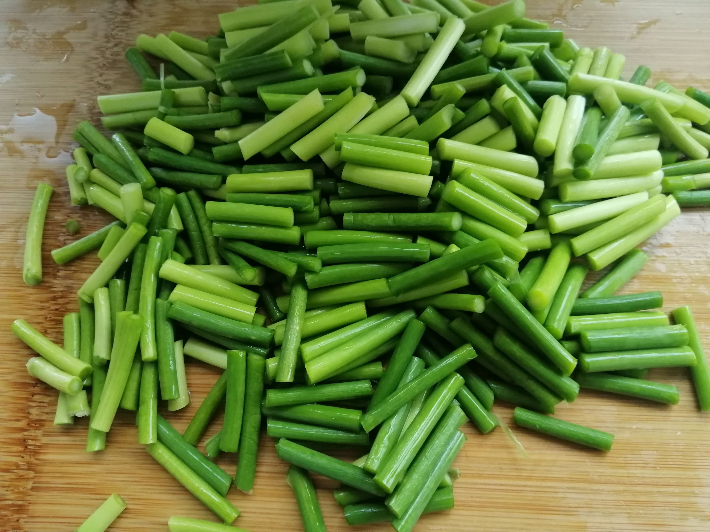 蒜苔炒肉，小朋友來做菜的做法-家常味炒菜譜