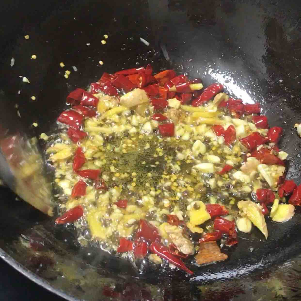 香煎排骨的做法-香辣味炒菜譜