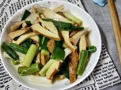 大蒜肉片炒豆腐干的做法-家常味炒菜譜