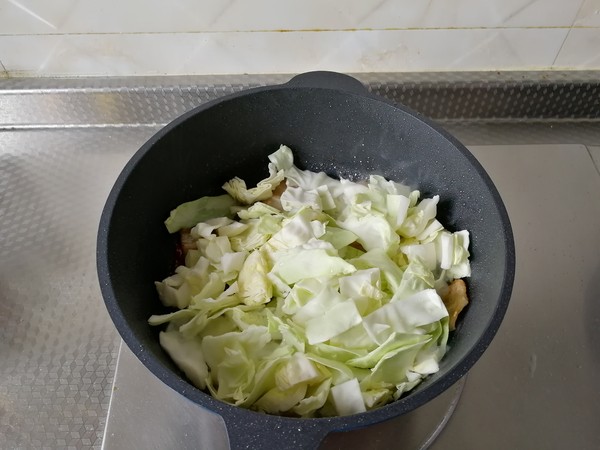 酸辣包菜炒肉的做法-酸辣味炒菜譜-易網(wǎng)健康養(yǎng)生網(wǎng) 酸辣包菜炒肉的做法-酸辣味炒菜譜