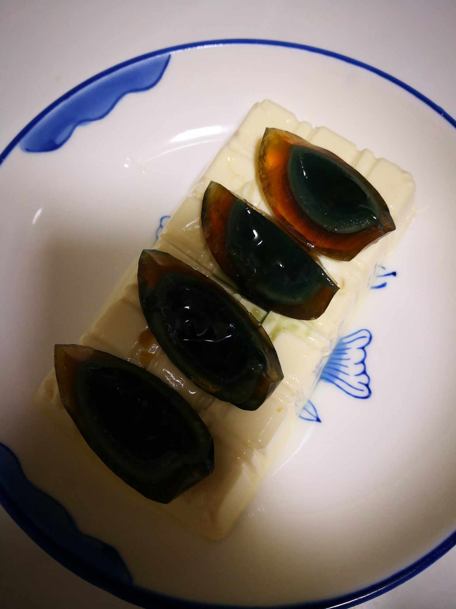 蔥香皮蛋豆腐的做法-蔥香味拌菜譜-易網(wǎng)健康養(yǎng)生網(wǎng) 蔥香皮蛋豆腐的做法-蔥香味拌菜譜