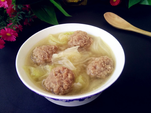 大白菜豬肉丸子湯的做法-咸鮮味煮菜譜-易網健康養生網 大白菜豬肉丸子湯的做法-咸鮮味煮菜譜
