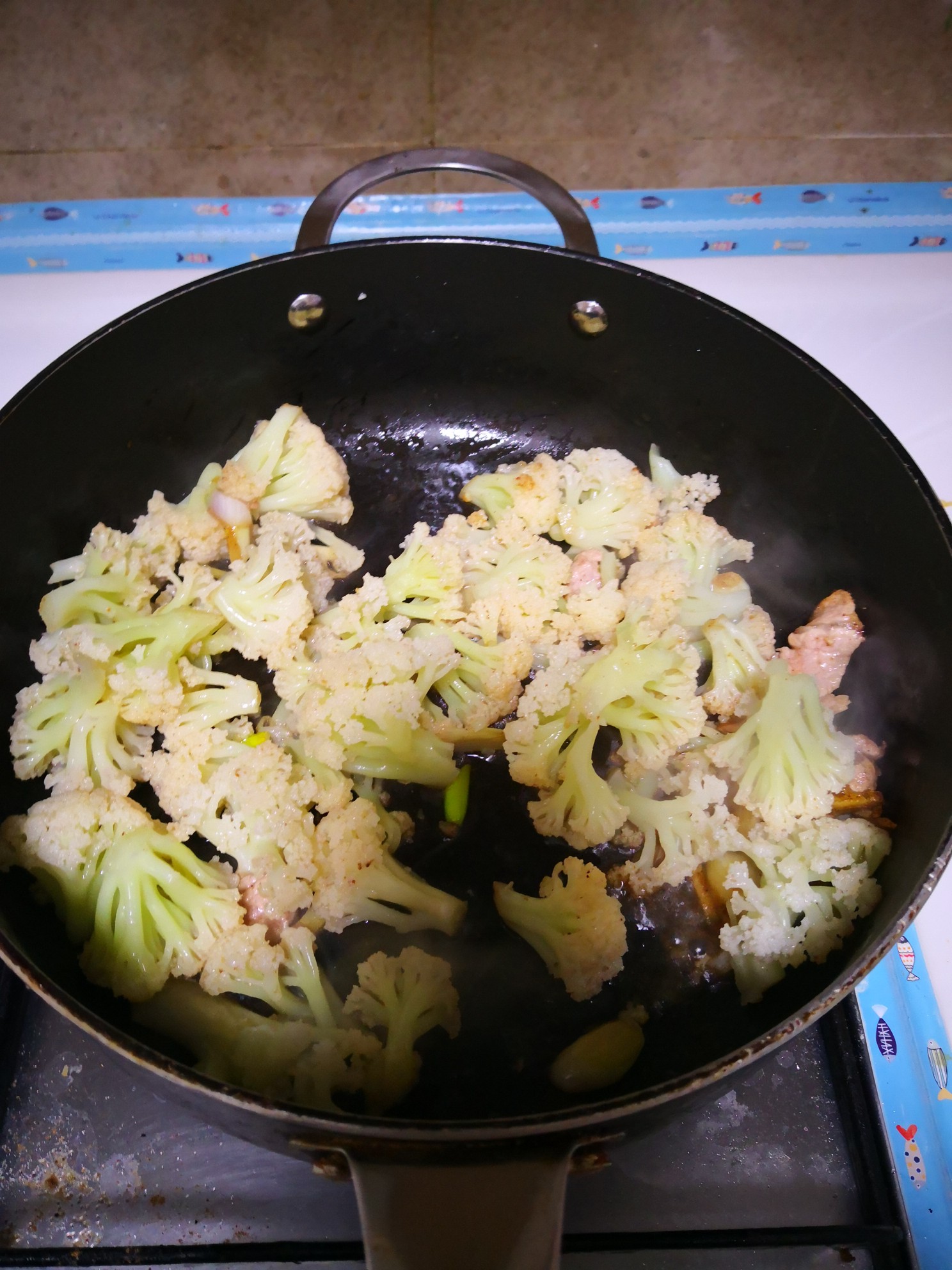 尖椒炒菜花的做法-家常味炒菜譜-易網(wǎng)健康養(yǎng)生網(wǎng) 尖椒炒菜花的做法-家常味炒菜譜