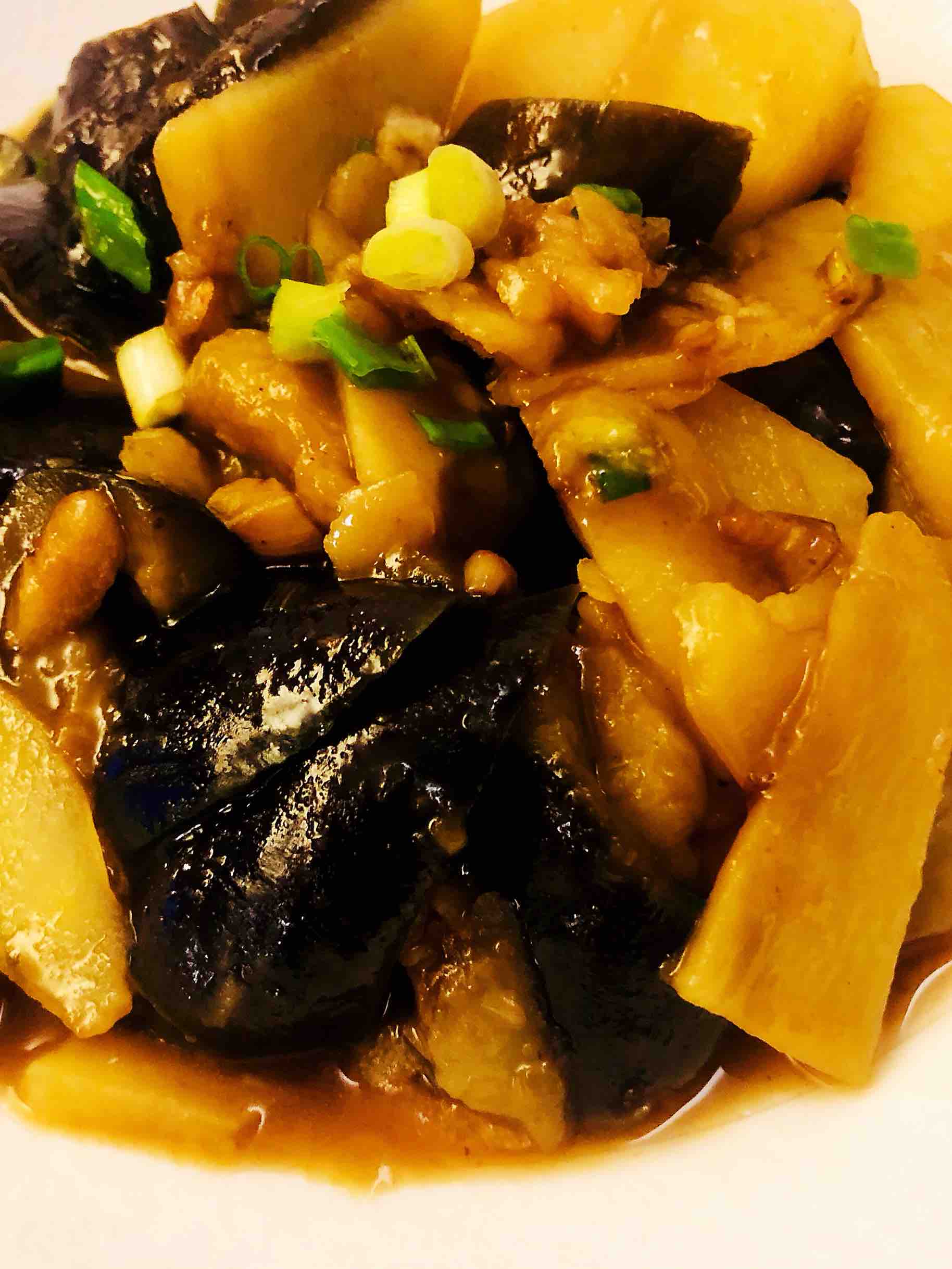 超級簡單、健康的茄子燒土豆的做法-咸鮮味燉菜譜