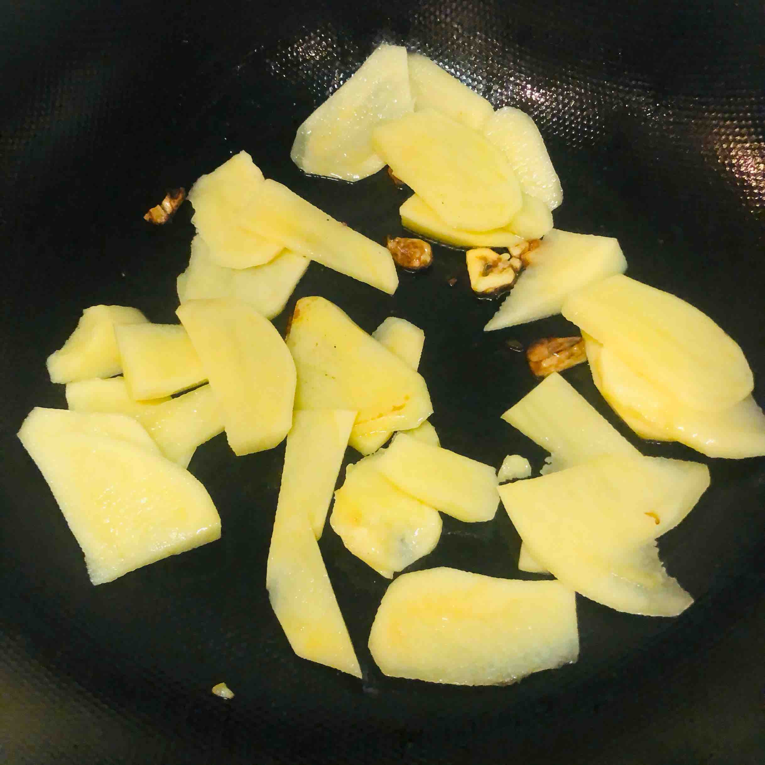 超級簡單、健康的茄子燒土豆的做法-咸鮮味燉菜譜-易網健康養生網 超級簡單、健康的茄子燒土豆的做法-咸鮮味燉菜譜