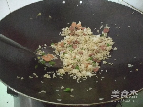 蛋腸炒飯的做法-家常味炒菜譜-易網健康養生網 蛋腸炒飯的做法-家常味炒菜譜