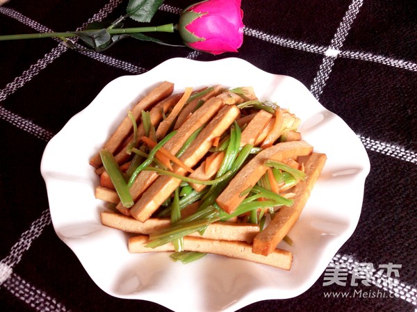 芹菜炒豆干的做法-家常味炒菜譜