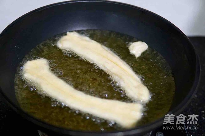 酵母酥脆油條的做法-家常味炸菜譜-易網健康養生網 酵母酥脆油條的做法-家常味炸菜譜