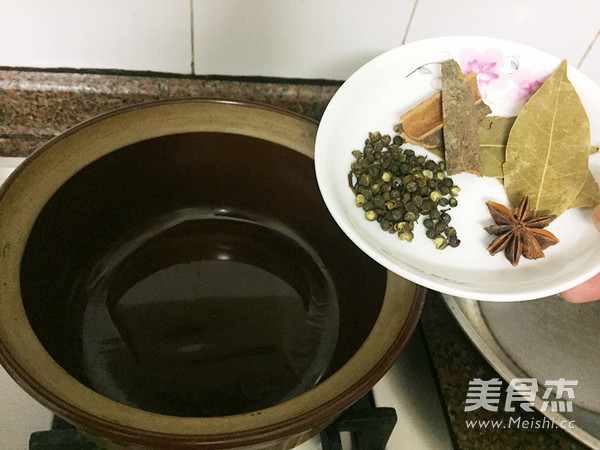 香鹵牛肉的做法-五香味鹵菜譜-易網健康養生網 香鹵牛肉的做法-五香味鹵菜譜