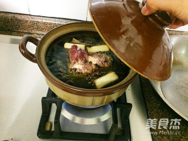 香鹵牛肉的做法-五香味鹵菜譜-易網健康養生網 香鹵牛肉的做法-五香味鹵菜譜