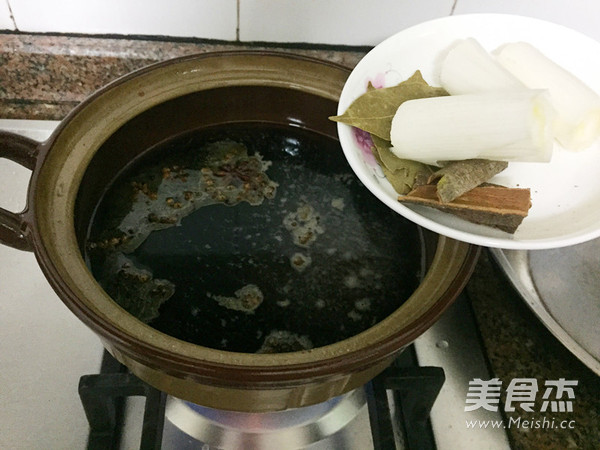 香鹵牛肉的做法-五香味鹵菜譜-易網健康養生網 香鹵牛肉的做法-五香味鹵菜譜