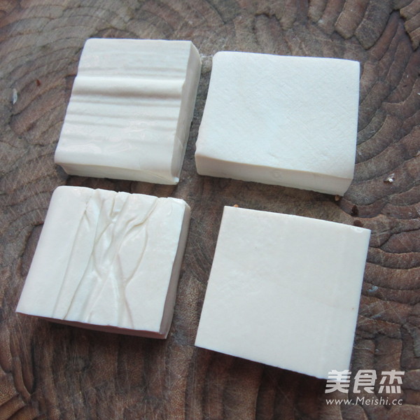 骨湯豆腐豬血香鍋的做法-家常味煮菜譜-易網健康養生網 骨湯豆腐豬血香鍋的做法-家常味煮菜譜