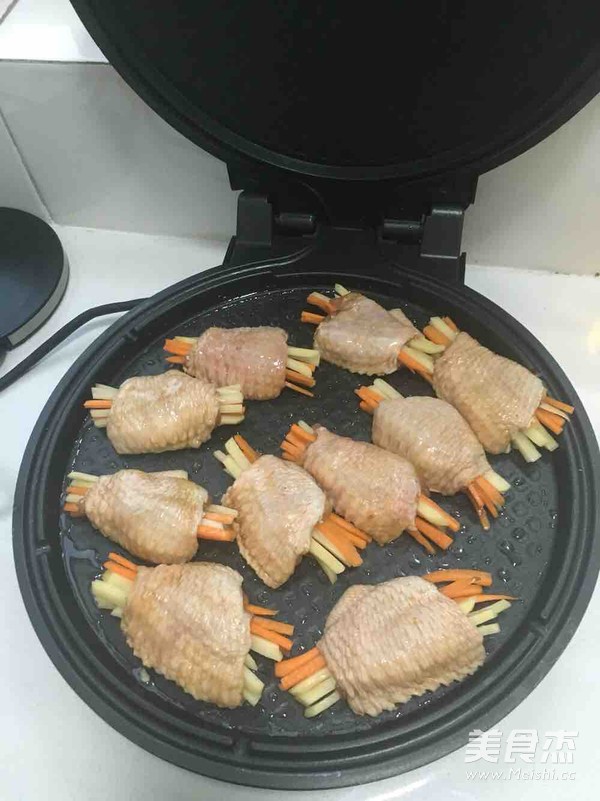 時(shí)蔬釀雞翅的做法-咸鮮味煎菜譜-易網(wǎng)健康養(yǎng)生網(wǎng) 時(shí)蔬釀雞翅的做法-咸鮮味煎菜譜