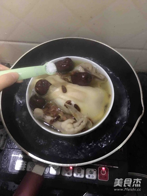 燉童子雞湯的做法-咸鮮味燉菜譜