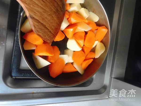 咖喱雞塊的做法-香辣味炒菜譜-易網健康養生網 咖喱雞塊的做法-香辣味炒菜譜