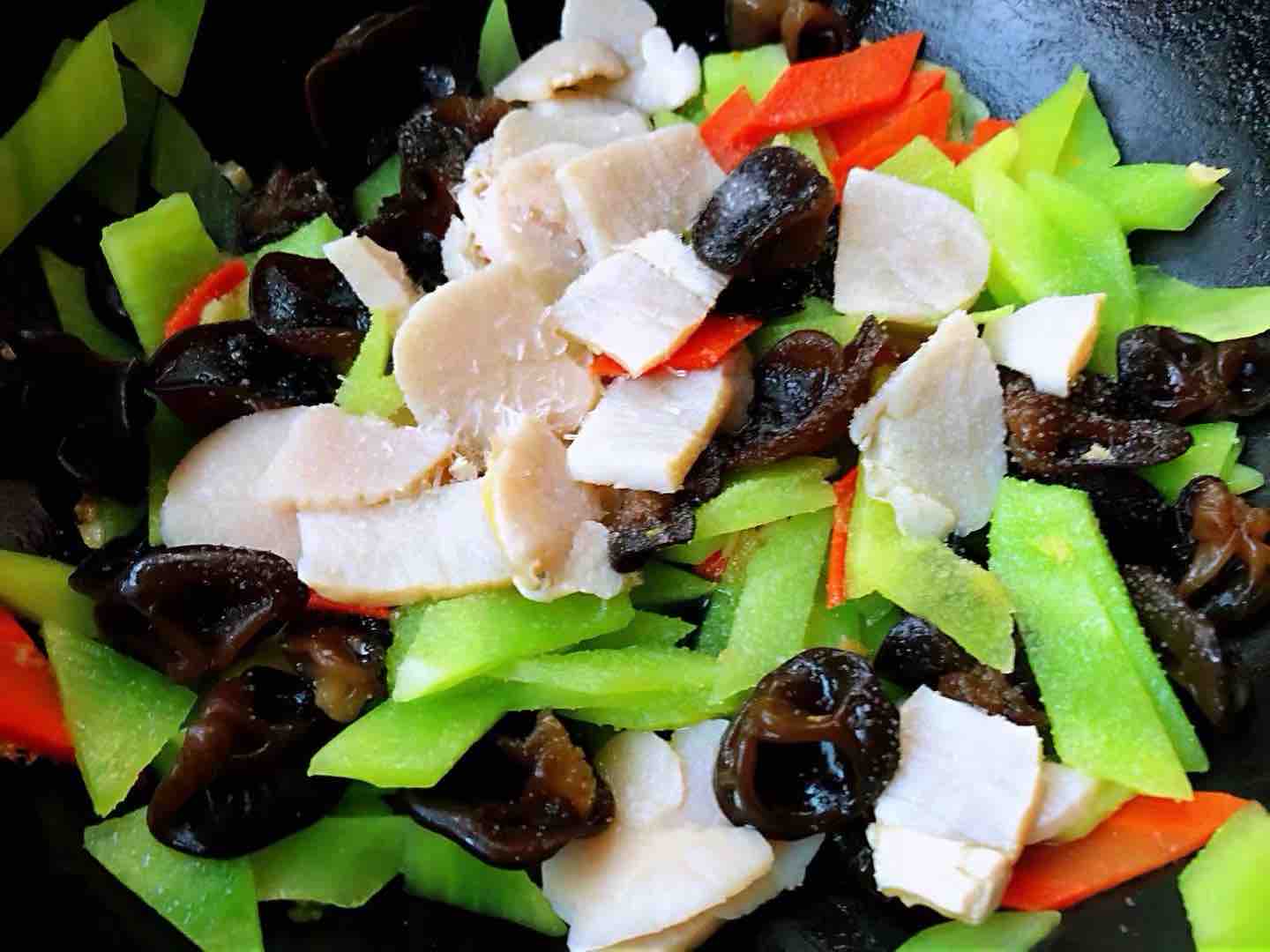 帶子炒萵筍胡蘿卜木耳的做法-咸鮮味炒菜譜-易網(wǎng)健康養(yǎng)生網(wǎng) 帶子炒萵筍胡蘿卜木耳的做法-咸鮮味炒菜譜