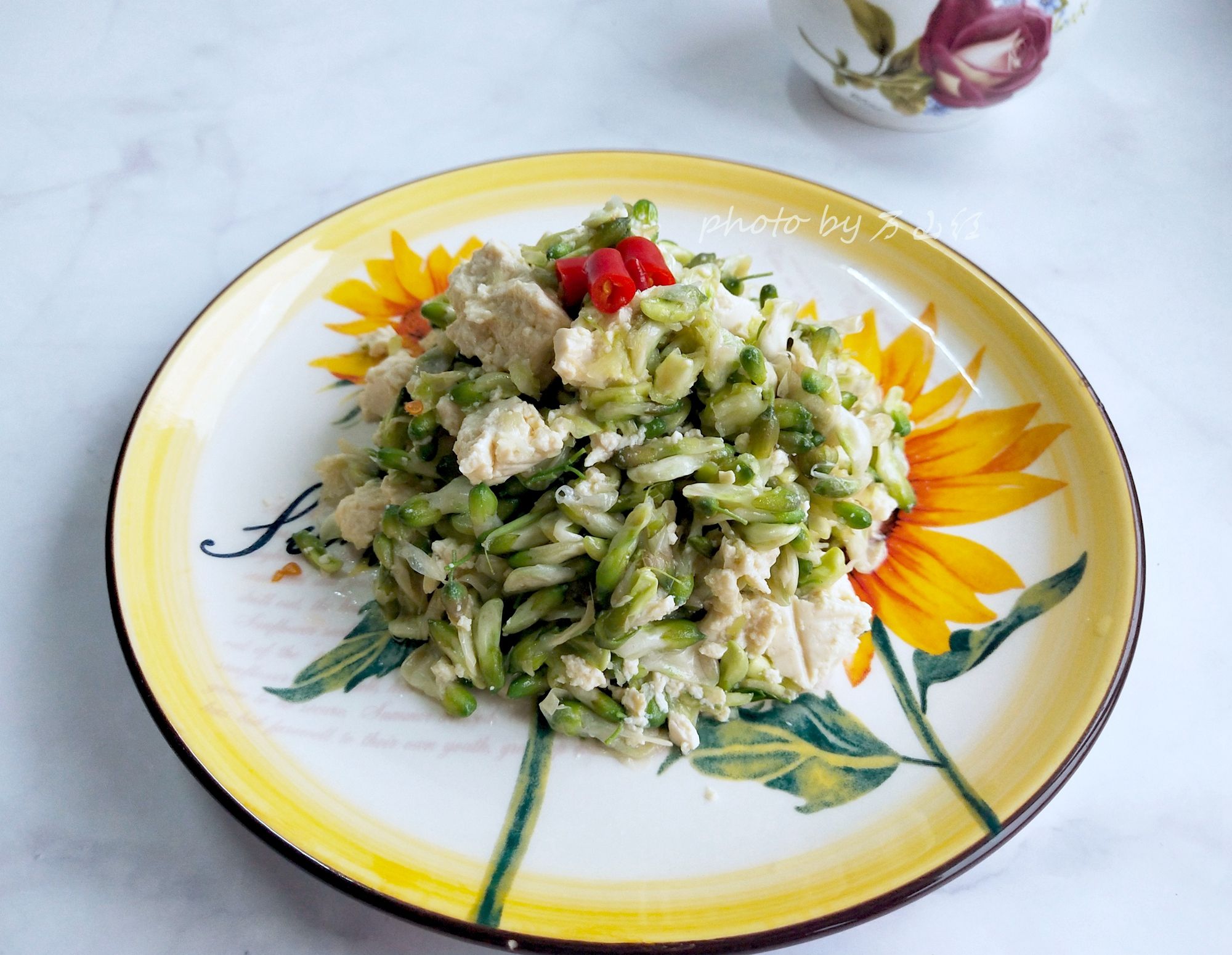 槐花拌豆腐的做法-家常味煮菜譜-易網(wǎng)健康養(yǎng)生網(wǎng) 槐花拌豆腐的做法-家常味煮菜譜