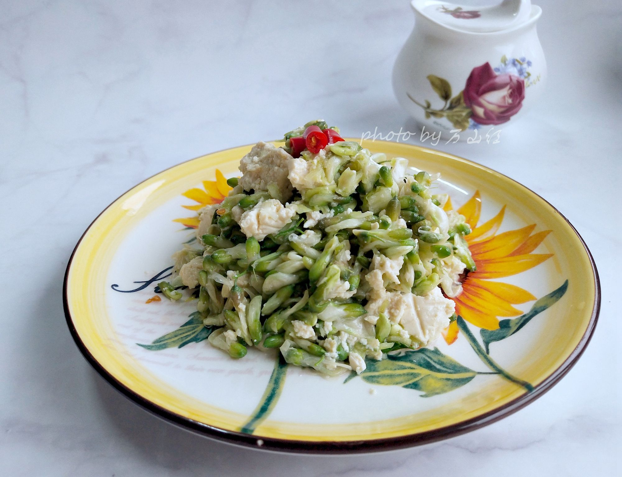 槐花拌豆腐的做法-家常味煮菜譜-易網(wǎng)健康養(yǎng)生網(wǎng) 槐花拌豆腐的做法-家常味煮菜譜