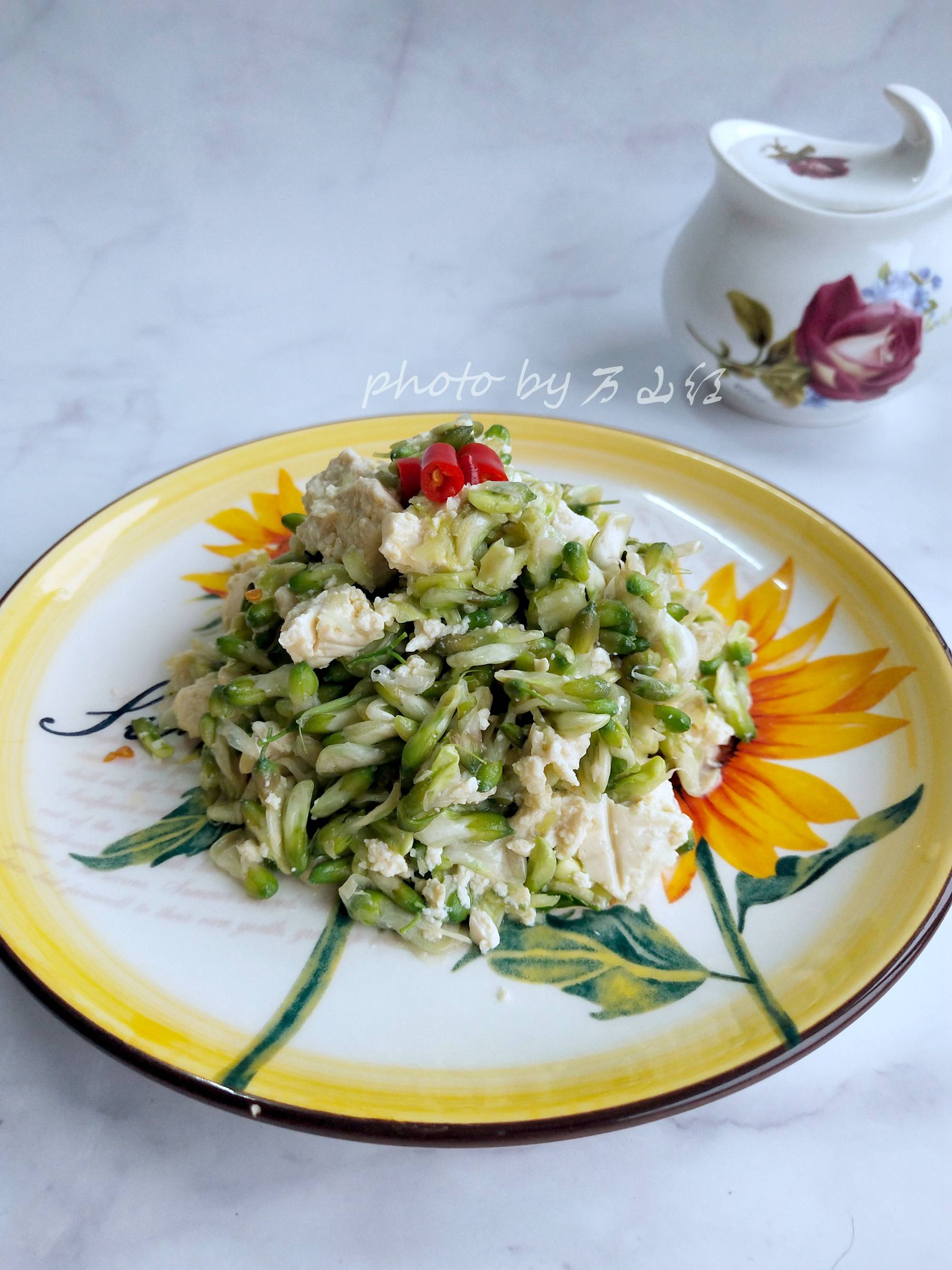 槐花拌豆腐的做法-家常味煮菜譜-易網(wǎng)健康養(yǎng)生網(wǎng) 槐花拌豆腐的做法-家常味煮菜譜