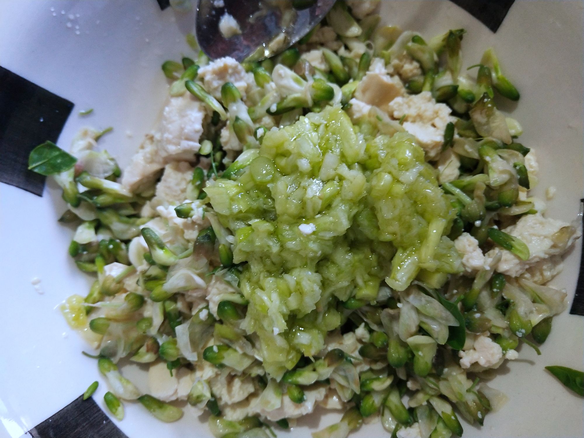 槐花拌豆腐的做法-家常味煮菜譜-易網(wǎng)健康養(yǎng)生網(wǎng) 槐花拌豆腐的做法-家常味煮菜譜