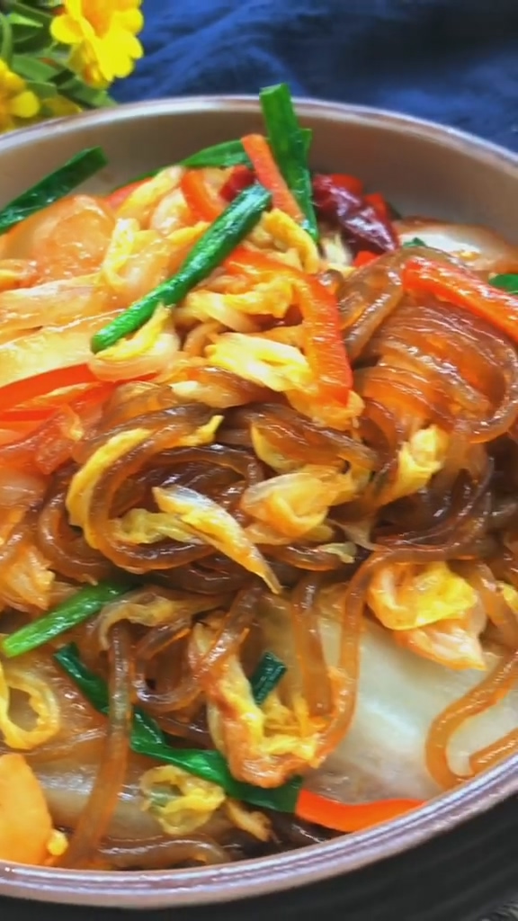 白菜炒粉條的做法-家常味炒菜譜-易網健康養(yǎng)生網 白菜炒粉條的做法-家常味炒菜譜