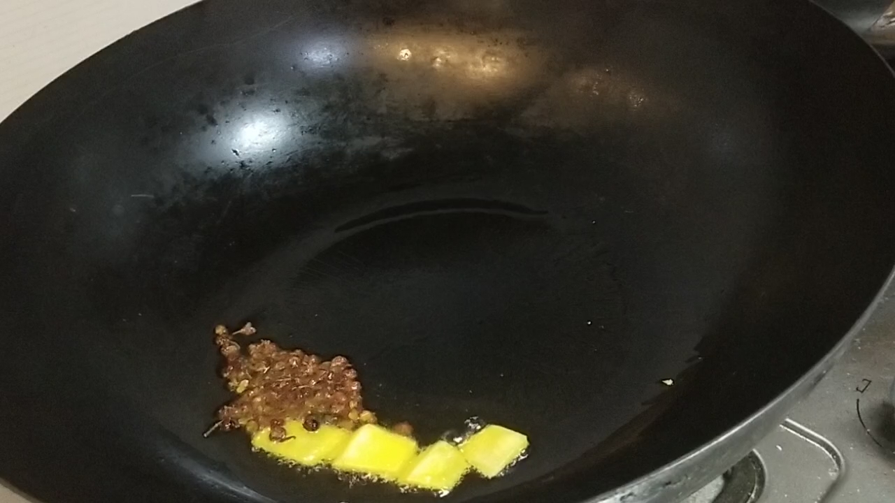 辣炒小河蝦的做法-咸鮮味炒菜譜