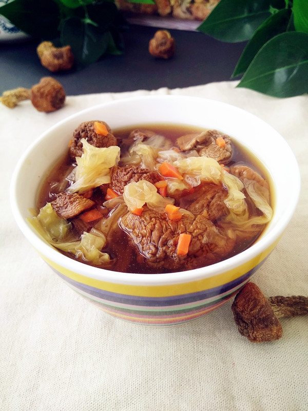 松茸煲大白菜的做法-咸鮮味煲菜譜-易網健康養(yǎng)生網 松茸煲大白菜的做法-咸鮮味煲菜譜