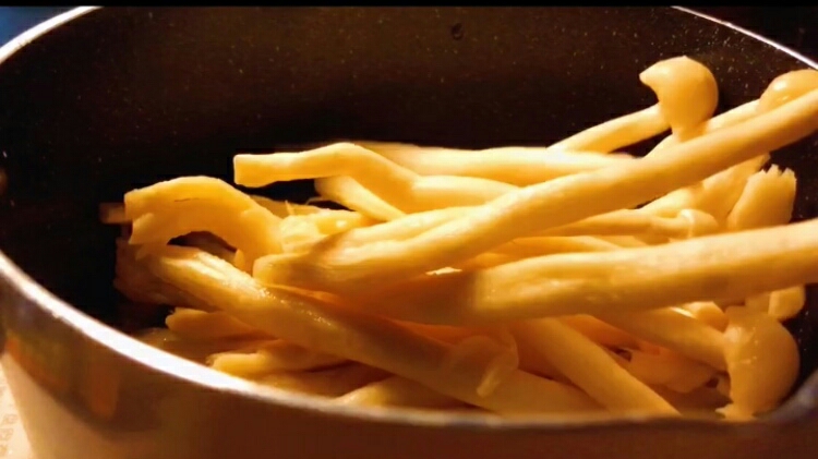 香辣白玉菇的做法-香辣味炒菜譜-易網健康養生網 香辣白玉菇的做法-香辣味炒菜譜