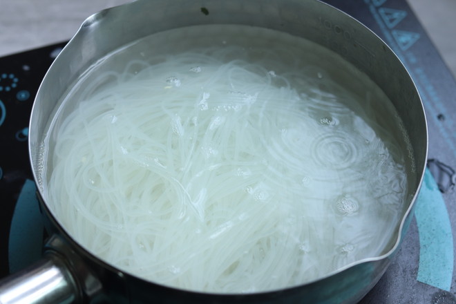 粉絲肉末包菜的做法-家常味炒菜譜-易網健康養生網 粉絲肉末包菜的做法-家常味炒菜譜