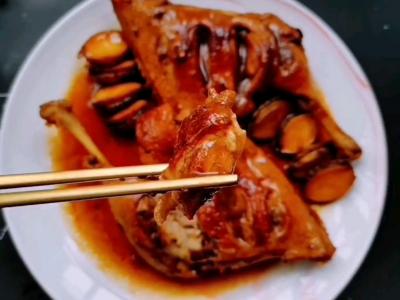 鮑魚(yú)燜鴨腿的做法-咸鮮味燜菜譜