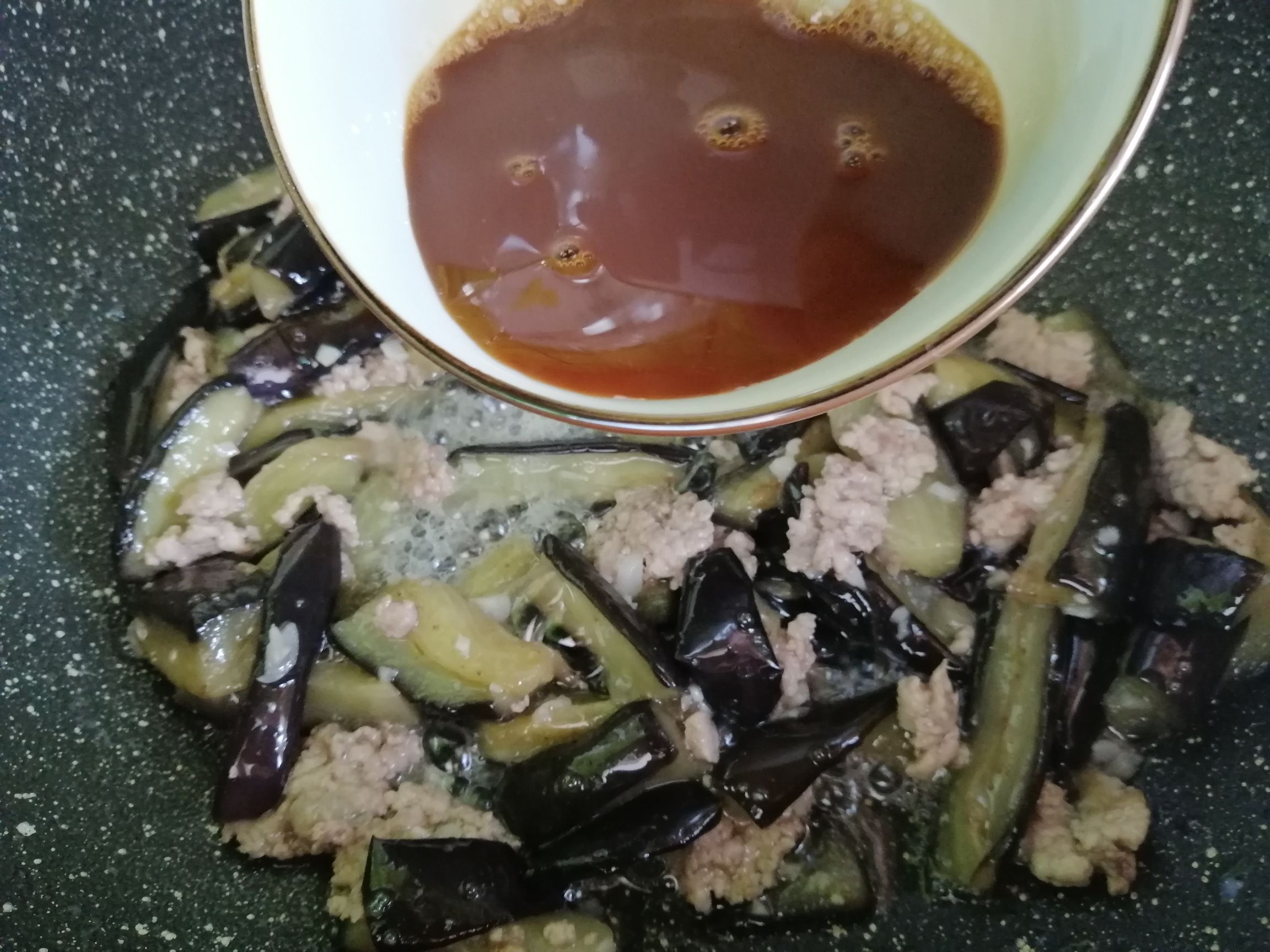 家常版魚香茄子的做法-酸甜味炒菜譜-易網健康養生網 家常版魚香茄子的做法-酸甜味炒菜譜